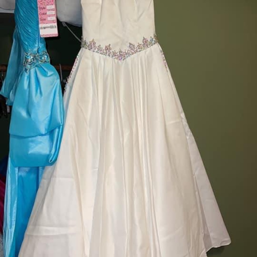 Pageant dress Dan Dan li size 6 length close to 46/47 inches